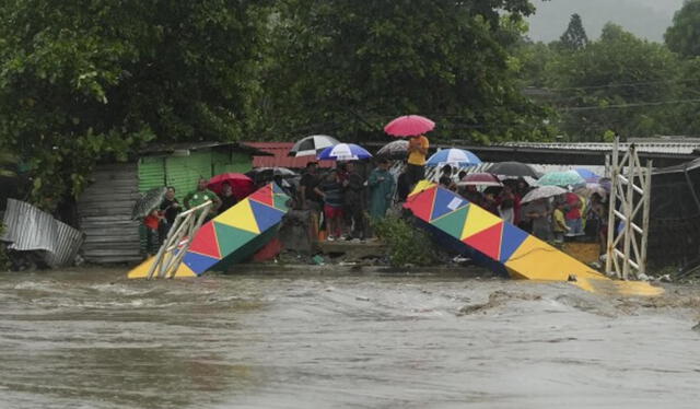 Lluvias torrenciales provocaron la llegada de 'Sara' al norte de Honduras.   