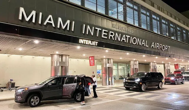  La indignación ha llevado a algunos pasajeros a solicitar la intervención de las autoridades locales en el Aeropuerto Internacional de Miami. Foto: Hosteltur   