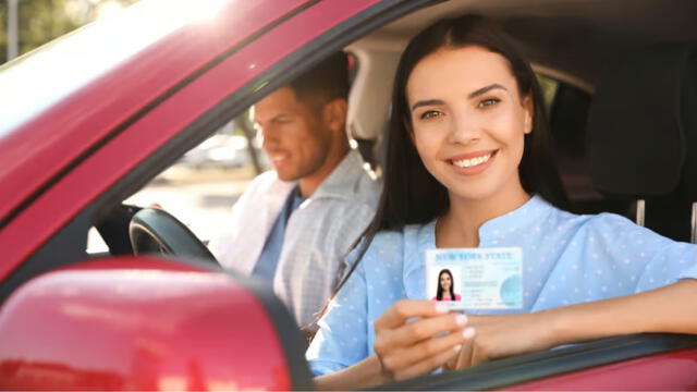 El estado de Illinois implementó el programa One-Stop-Shop, permitiendo a los residentes de Chicago tramitar su Real ID sin cita previa en la oficina del DMV de 2250 S. Canal St. Foto: Freeway Insurance   