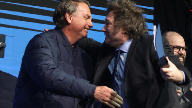  Milei y Bolsonaro en un efusivo abrazo en la primera visita del presidente argentino a Brasil. Foto: RFI.    