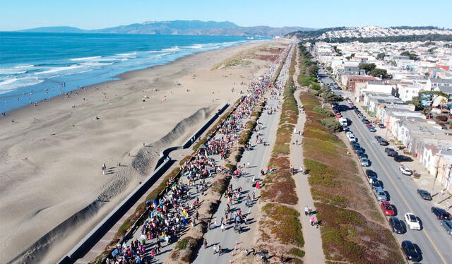  La autopista será cerrada de manera permanente al concluir el programa piloto en 2025, el cual había limitado el tránsito vehicular durante los fines de semana. Foto: TV Azteca   