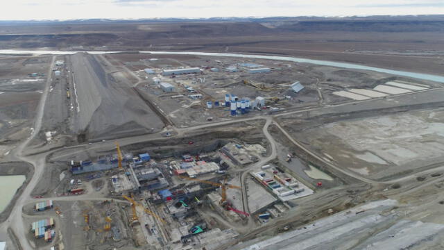  Vista aérea de las obras de construcción de la central hidroeléctrica Jorge Cepernic, ubicada en la provincia de Santa Cruz, Argentina, junto a la represa Néstor Kirchner. Foto: Dialogue Earth.    