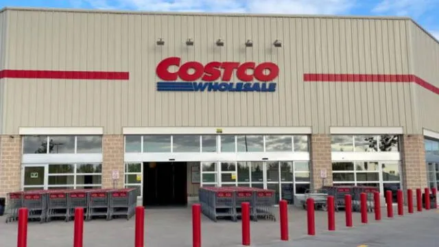 Optimiza tu experiencia en Costco utilizando la tarjeta de crédito adecuada y reservando viajes con descuentos exclusivos, además de aprovechar precios bajos en gasolina y horarios menos concurridos para tus compras. Foto: Cinco Días   