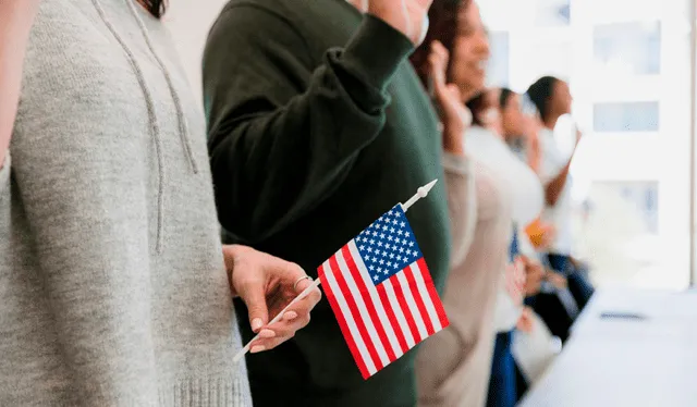 Para gestionar la ciudadanía americana, debes procurar acudir con ropa formal. Foto: DYAD   