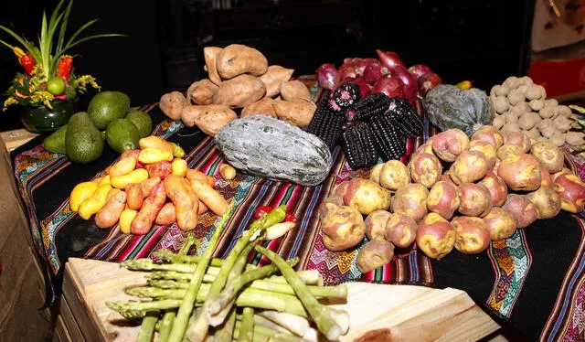  Era considero un signo de buena educación comer las comida por completo. Foto: Google.    