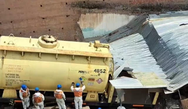  Trabajan para retirar vagón de tren. Foto: difusión    