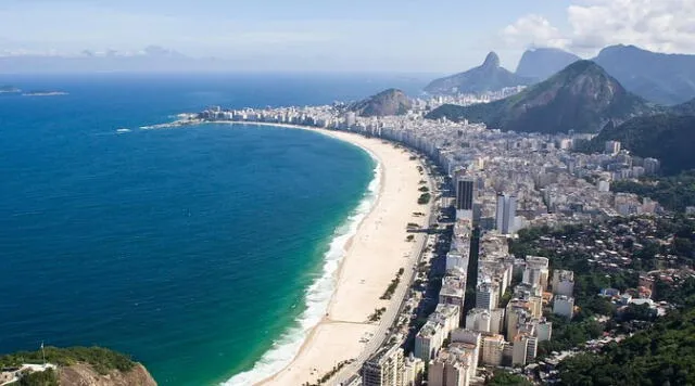 Copacabana es una de las playas más populares de Brasil, lamentablemente se encuentra azotada por una ola de delincuencia. Foto: Tripavisor    