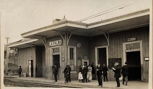  Los pasajeros del ferrocarril Rímac-Ancón disfrutaban de un servicio que les permitía viajar cómodamente entre Lima y el puerto de Ancón. Foto: Lima una historia   