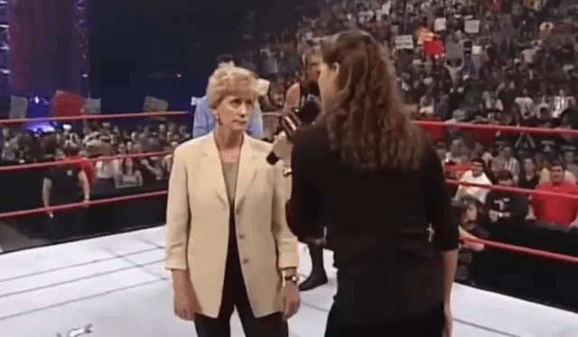  Linda McMahon tuvo pocas apariciones en WWE; sin embargo, su participación en el crecimiento de la empresa fue desde lo administrativo. Foto: Hindustan Times   