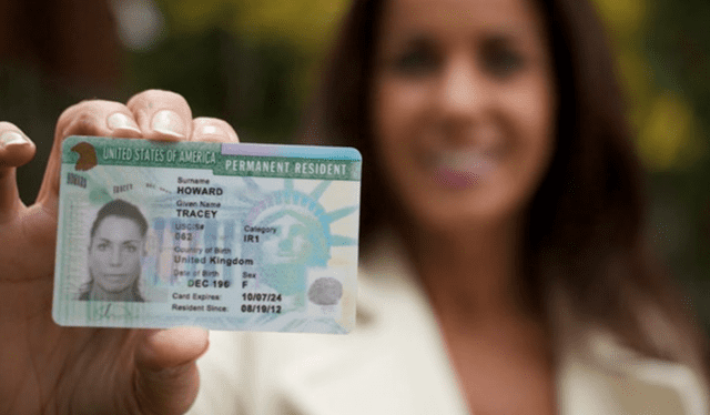 La Green Card permite a los inmigrantes residir permanentemente en EE.UU. por diez años, tras los cuales se puede solicitar renovación. Conoce más sobre las categorías de elegibilidad en la web del USCIS. Foto: El Financiero   