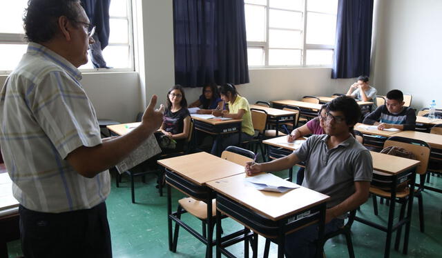 Dina Boluarte remarcó su compromiso para atender las necesidades urgentes de a educación en el país. Foto: Difusión.   