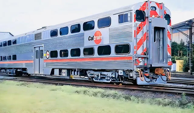 Tren Caltrain en Perú