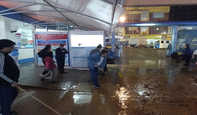  Hospital terminó inundado a consecuencia de las lluvias. Foto: Noticias Huánuco    