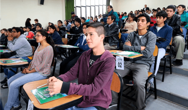  Examen de admisión de la PUCP. Foto: Andina   