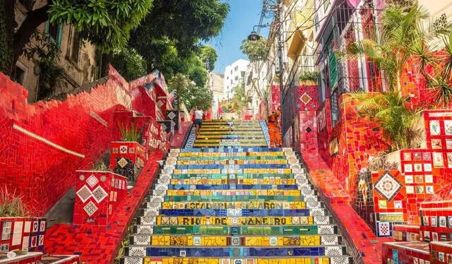 Su autor, Jorge Selarón, considera a las escaleras como una obra "viva y mutante". Foto: Tripadvisor.   