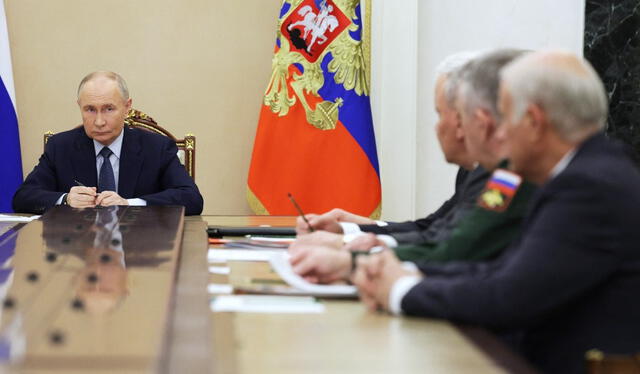  Putin se reunió con sus altos mandos militares. Foto: AFP   