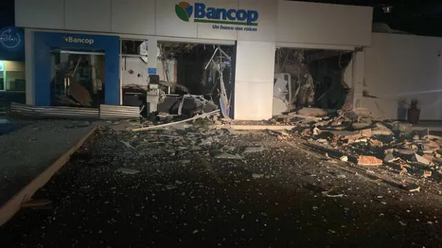  El grupo comando detonó explosivos para ingresar a la bóveda de la entidad bancaria. Foto: ABC.    