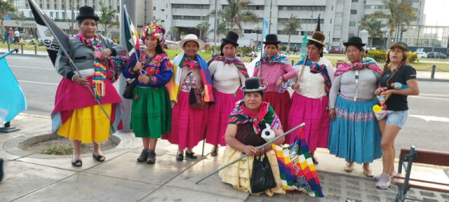 Mujeres aimaras sufrieron de discriminación por sus orígenes durante las protestas. Foto: Paulina Estofanero    