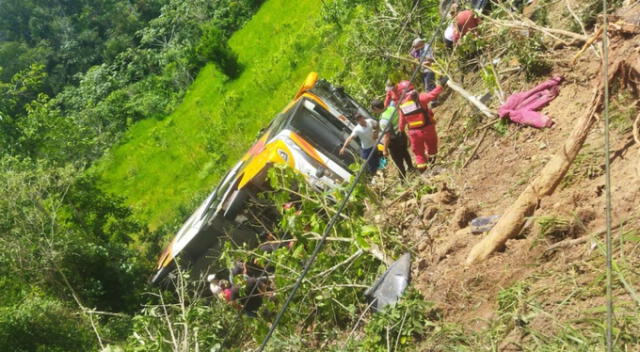 Vehículo de Móvil Bus tras el accidente en donde fallecieron 12 personas. Foto: Difusión   