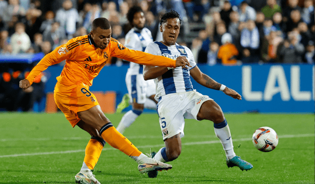  Renato Tapia jugó 90 minutos contra Real Madrid y fue uno de los destacados del Leganés. Foto: AFP    