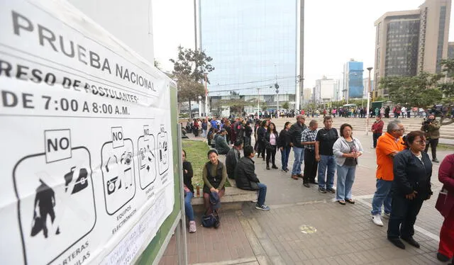 Docentes rinden prueba a nivel nacional. Foto: La República   