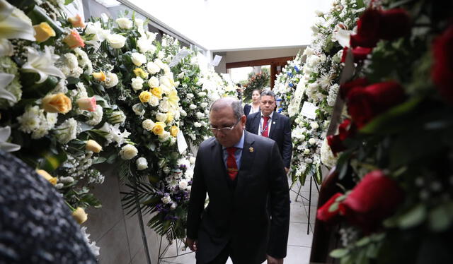 Presidente del Poder Judicial, Javier Arévalo Vela en el sepelio de José Luis Lecaros   