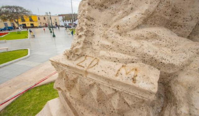 Hace cinco años se halló la firma del autor y una fecha debajo del monumento a la libertad. Foto: Andina.   