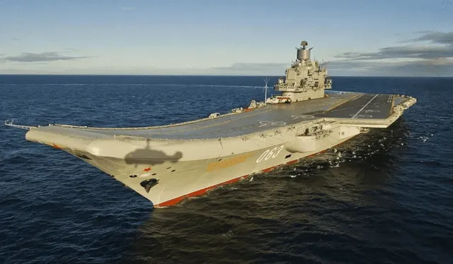  El Kuznetsov, fabricado por la Unión Soviética, es el único portaaviones operativo de Rusia. Regresará al servicio en 2024 después de estar inactivo desde 2017. Foto: El Confidencial   