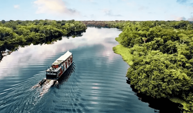  La instalación fluvial en Iquitos beneficia a más de 345.000 ciudadanos, intercambiando bienes y servicios en la región. Foto: Hotel Oro Verde.    