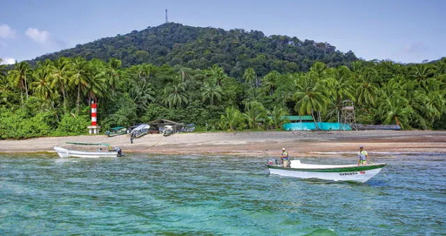  El trayecto de Colomia a la isla Mulatos ofrece un encuentro con una cultura y una naturaleza intactas. Foto: Booking.com.    