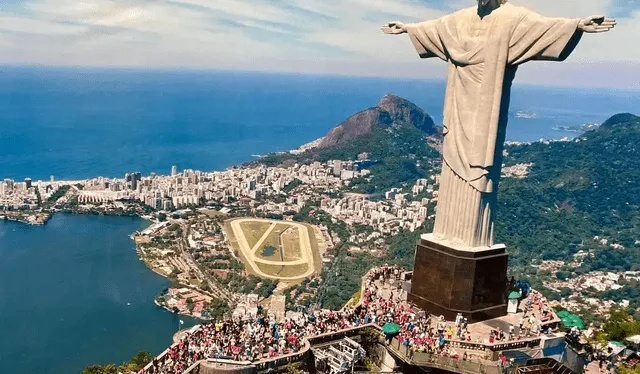  La estatua del <strong>Cristo Redentor</strong> fue construida en Francia y llevó más de medio siglo hacer realidad la idea. Foto: Turismo en Río de Janeiro.    