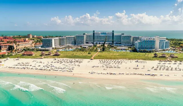  Varadero, en Cuba, ocupa el primer lugar en la región y el segundo a nivel mundial gracias a sus aguas cristalinas, arena fina y su entorno natural paradisíaco. Foto: TripAdvisor   