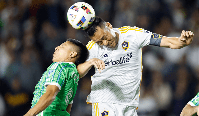  Raúl Ruidíaz jugó su último partido con Seattle Sounders el último sábado frente a Los Angeles Galaxy. Foto: AFP  