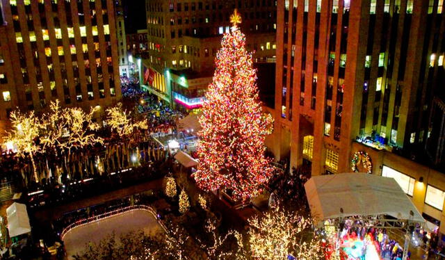  Desde sus humildes comienzos en 1931, el árbol de Navidad del Rockefeller Center se ha convertido en una tradición icónica que ilumina el espíritu festivo de Nueva York. Foto: Nueva York .com   