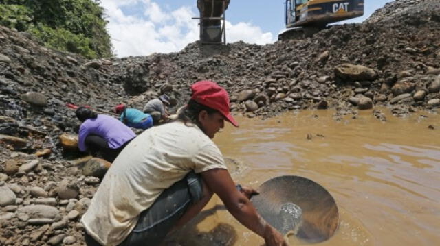  La Comisión de Energía y Minas pretende ampliar el Reinfo, herramienta que fomenta la impunidad en la minería ilegal. Foto: CooperAcción.    