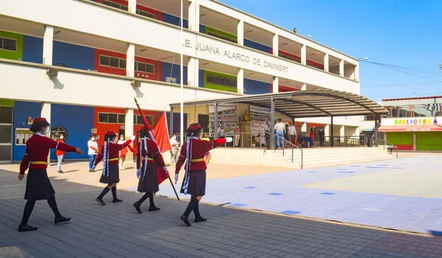  El Colegio Nacional Juana Alarco de Dammert, ubicado en el distrito de Miraflores, lleva su nombre en honor a la gran filántropa peruana. Foto: UGEL 07   