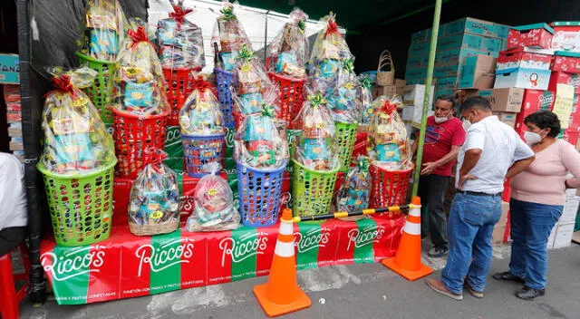 Las canastas navideñas en el Perú son una tradición que se remonta a varias décadas atrás. Foto: El Popular Las canastas navideñas en el Perú son una tradición que se remonta a varias décadas atrás. Foto: El Popular