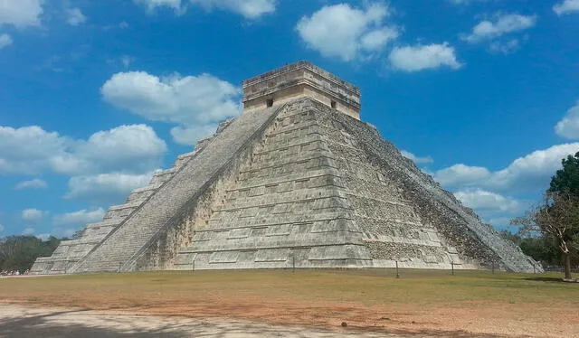  La construcción de los 38 templos en Cholula ha sido impulsada por la iniciativa y devoción de los habitantes de los diversos barrios que integran ambos municipios. Foto: Xataka.    