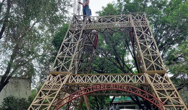  Claudio Marchetti cumplió su sueño al construir una réplica de la Torre Eiffel en Córdoba, después de 18 meses de trabajo. Foto: Diario San Rafael   