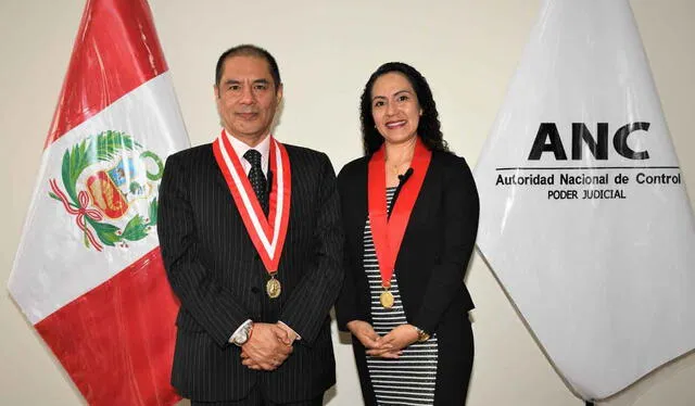 Jueza superior Jenny Bazán Escalante, al lado del jefe de la Autoridad Nacional de Control, Roberto Palacios Bran   