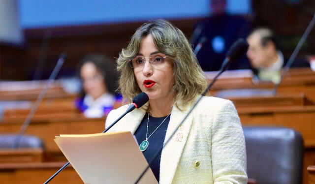 María Cordova, congresista   