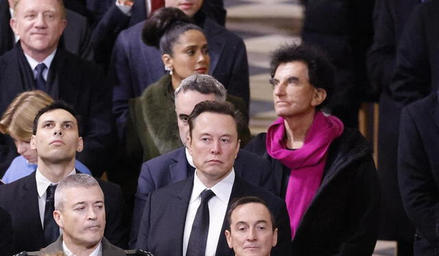 Elon Musk, CEO de Tesla y SpaceX, en la ceremonia de reapertura de la emblemática catedral de Notre Dame. Foto: AFP.   