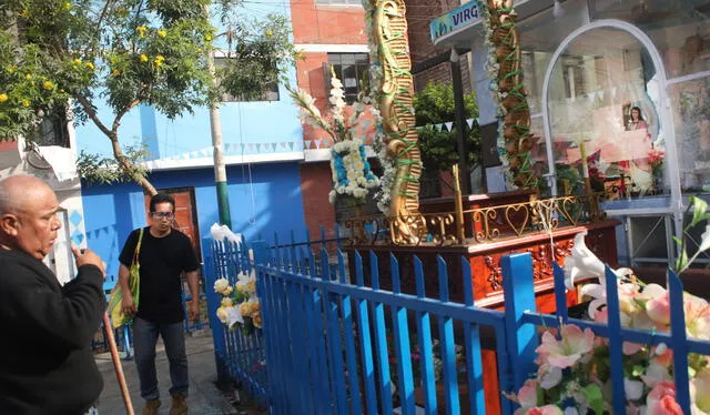 Vecino de Balconcillo realiza la limpieza del lugar. Foto: Carlos Félix/La República   