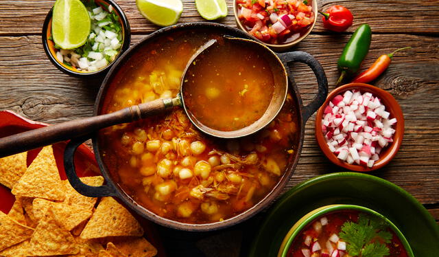 El pozole, uno de los principales platos bandera de México, influyeron para que esté entre los mejores del ranking de Taste Atlas. Foto: Referencial   