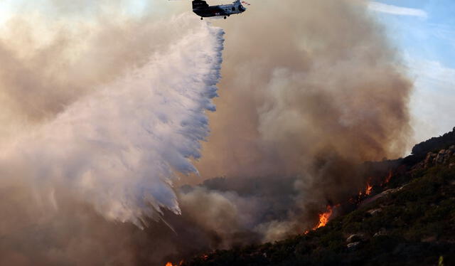  El incendio se registró muy cerca de la Universidad Pepperdine, al sur de California. Foto: AFP   