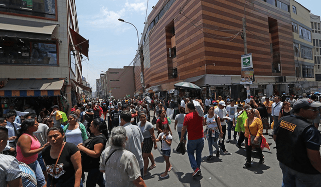  La Mesa Redonda es conocido como el punto más comercial del Centro de Lima. Foto: Perú Retail   