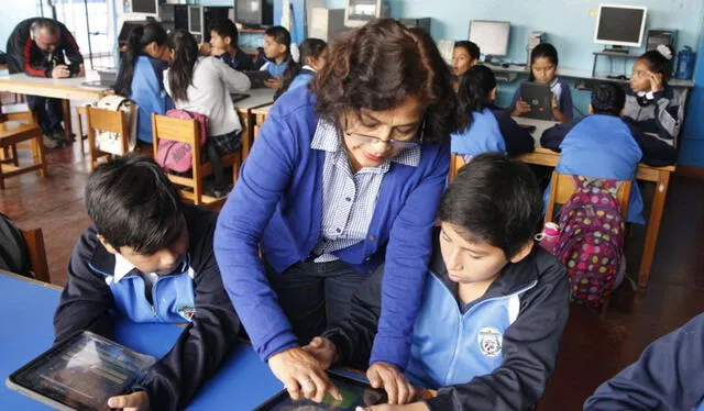  La colaboración entre la DRELM y el Banco Mundial resalta su compromiso por innovar en educación, preparando a los docentes para los desafíos del siglo XXI con herramientas digitales avanzadas. Foto: Minedu   