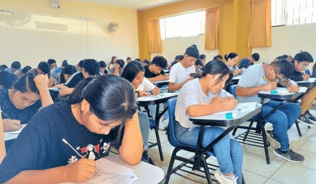  Miles de postulantes rinden el examen de admisión de la UNI todos los años. Foto: Andina    