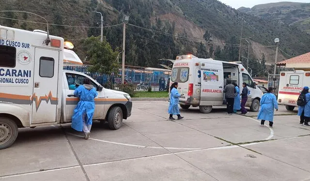  Ambulancias trasladaron a menores a hospital de Cusco. Foto: Luis Álvarez / URPI-LR    