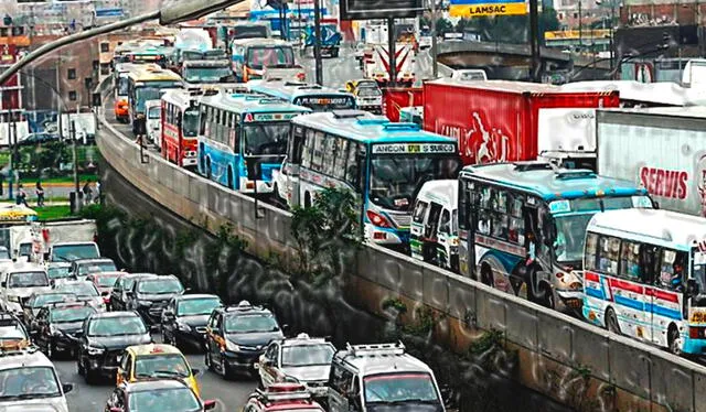  Lima es una de las ciudades más desordenadas en términos de planificación urbana, según varios expertos. Foto: El Reporte   